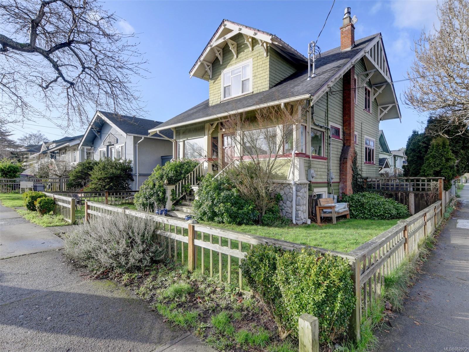 152 Moss Street, Victoria, BC, V8V 4M3 862973 Mike Boorman