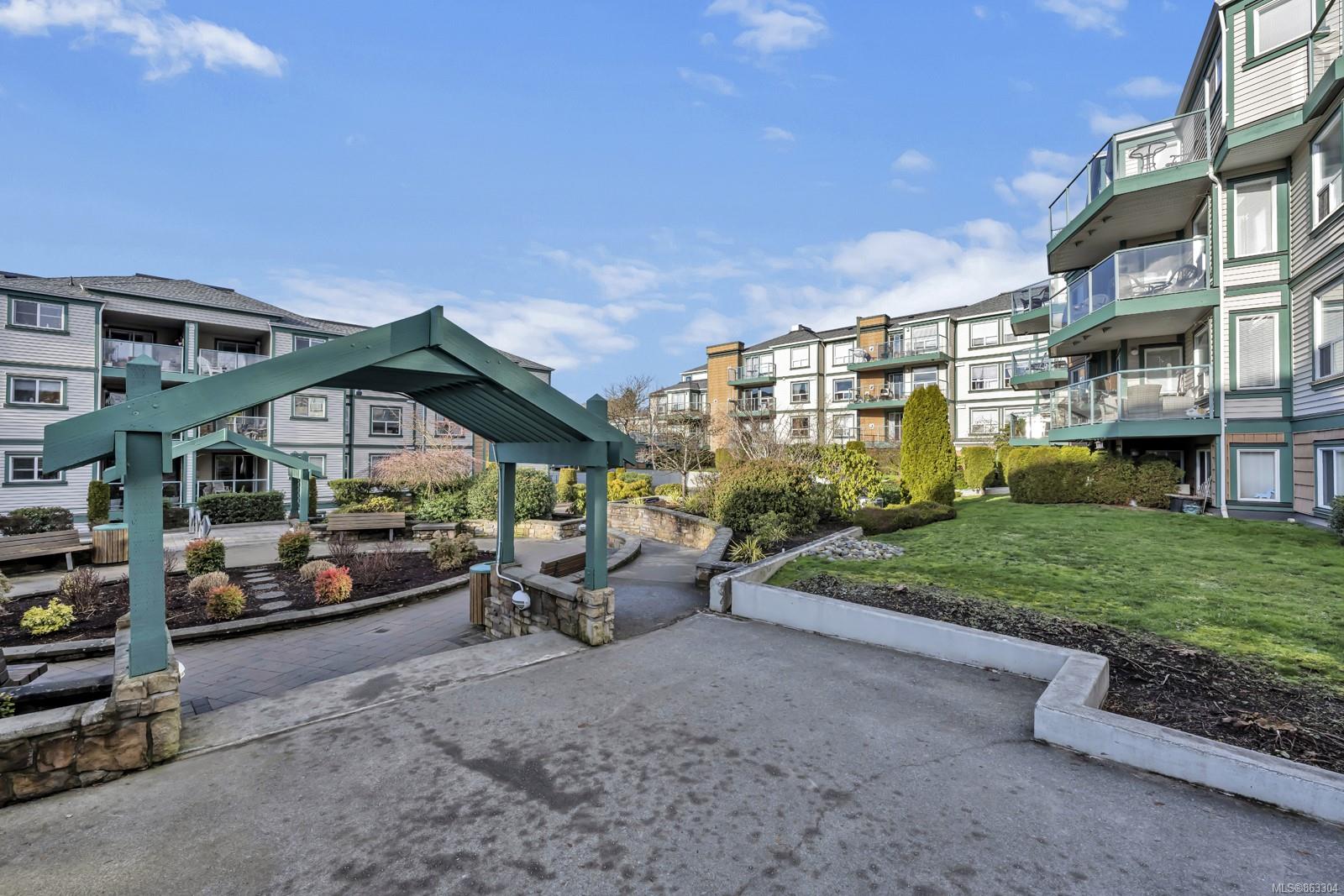 210, 899 Darwin Avenue, Saanich, BC, V8X 2X7 863304 The House