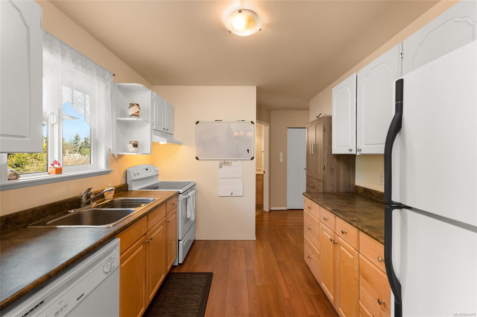 524 Stornoway Drive, Colwood, BC, V9C 2R4 864370 McMullen Homes Team