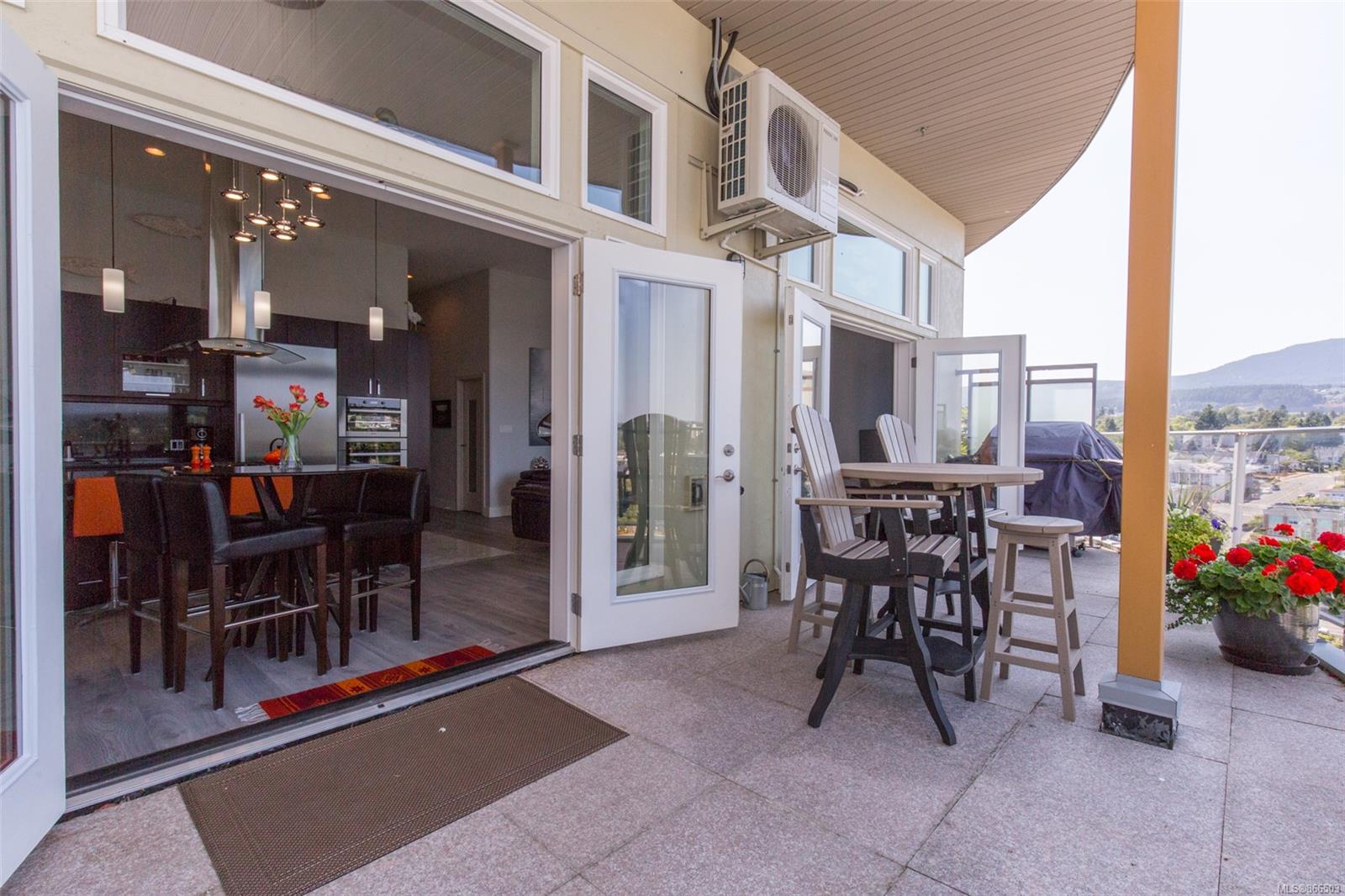 PH 2 10 Chapel Street, Nanaimo, BC, V9R 5H2 866503 Vancouver Island