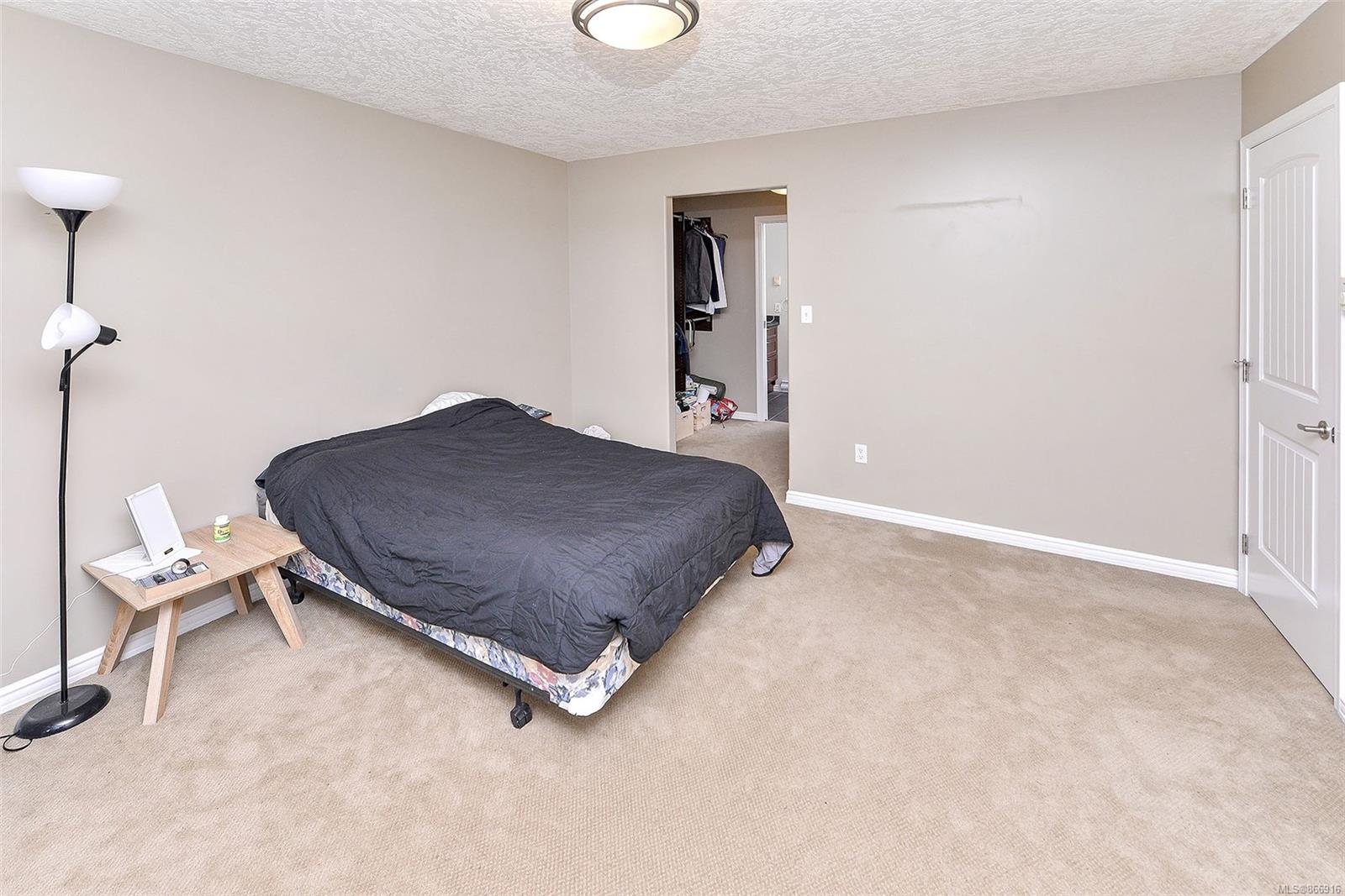 1262 Walnut Street, Victoria, BC, V8T 1N6 866916 Miles Takacs