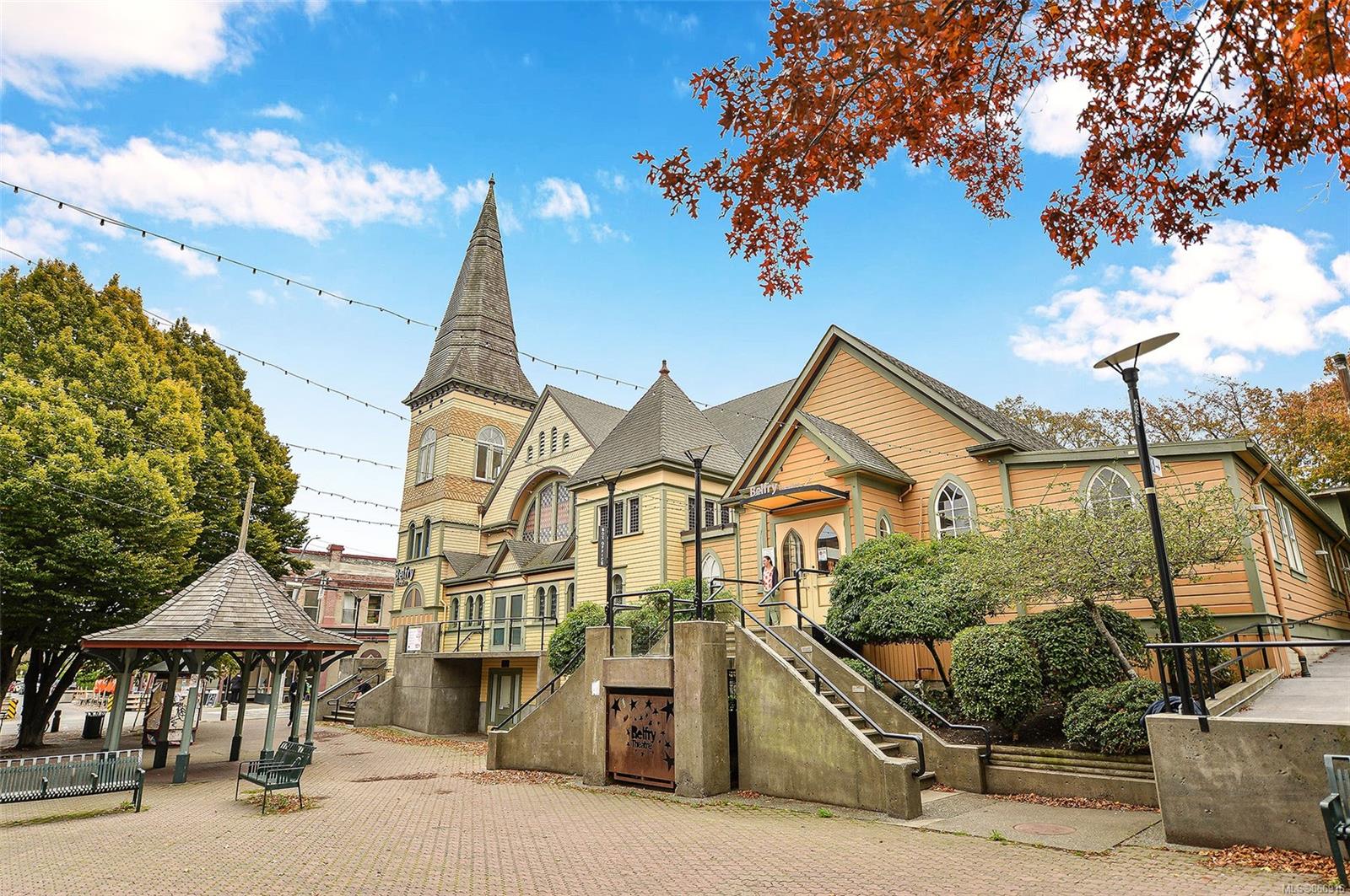 1262 Walnut Street, Victoria, BC, V8T 1N6 866916 Miles Takacs