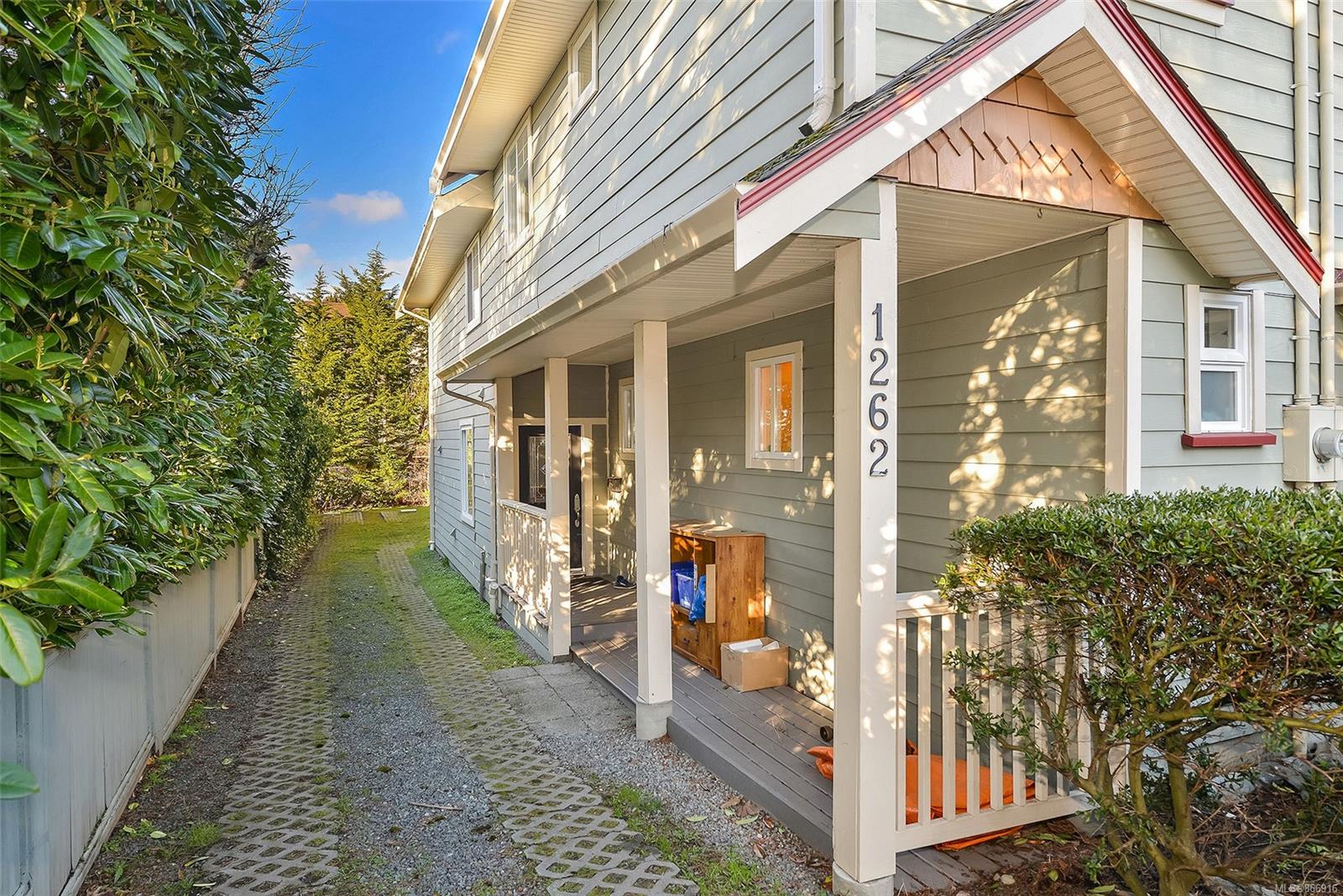 1262 Walnut Street, Victoria, BC, V8T 1N6 866916 Miles Takacs