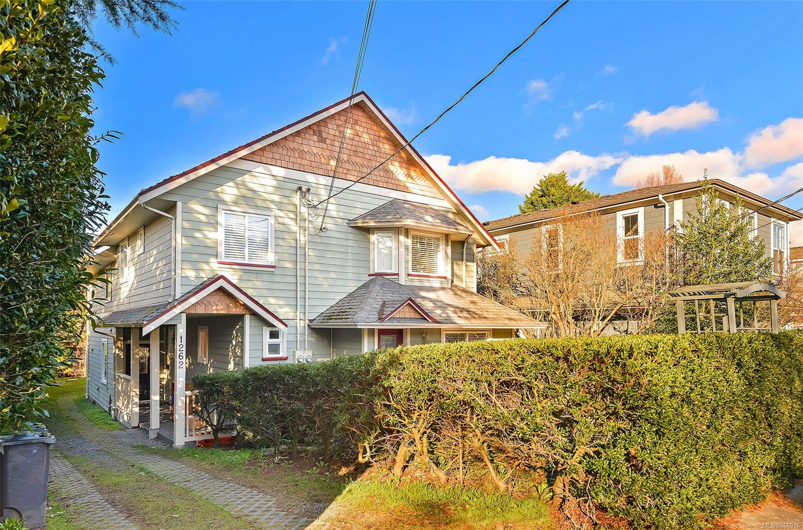 1262 Walnut Street, Victoria, BC, V8T 1N6 866916 Miles Takacs