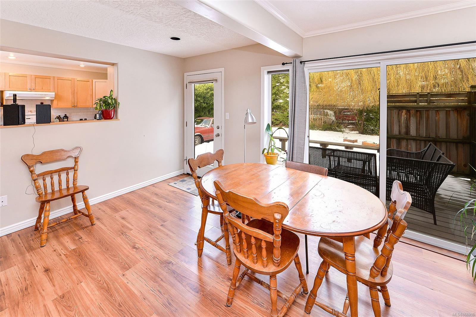 1262 Walnut Street, Victoria, BC, V8T 1N6 866916 Miles Takacs