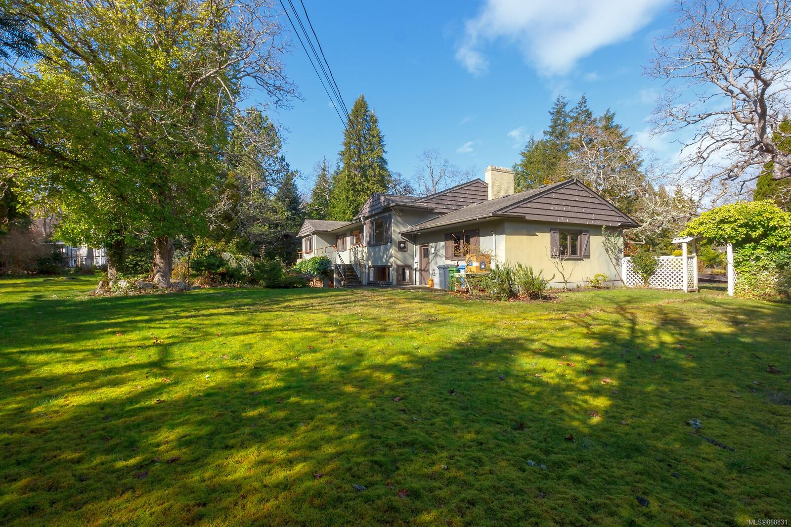 3180 Midland Road, Oak Bay, BC, V8R 6E9 868831 McCollom Real Estate