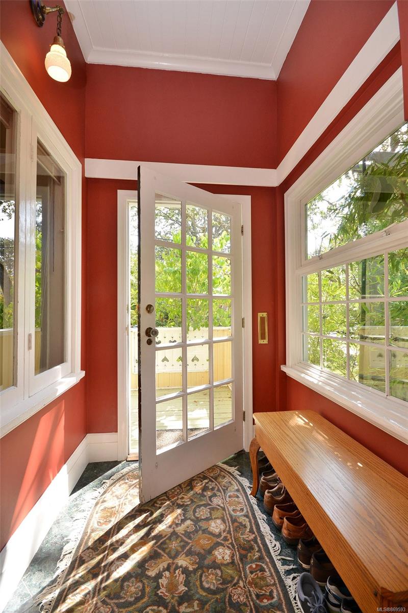 2370 Estevan Avenue, Oak Bay, BC, V8R 2S5 869593 Miles Takacs