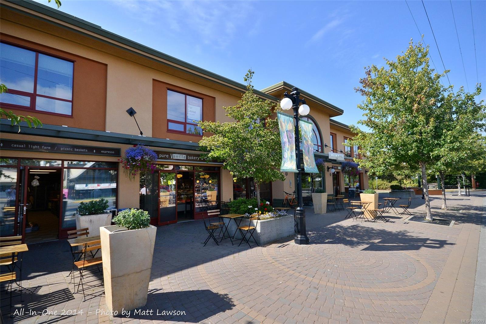 2370 Estevan Avenue, Oak Bay, BC, V8R 2S5 869593 Miles Takacs