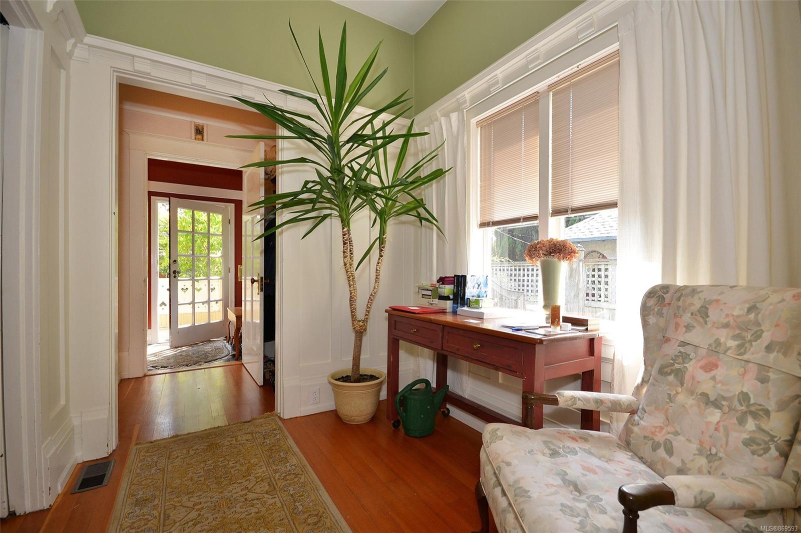 2370 Estevan Avenue, Oak Bay, BC, V8R 2S5 869593 Miles Takacs