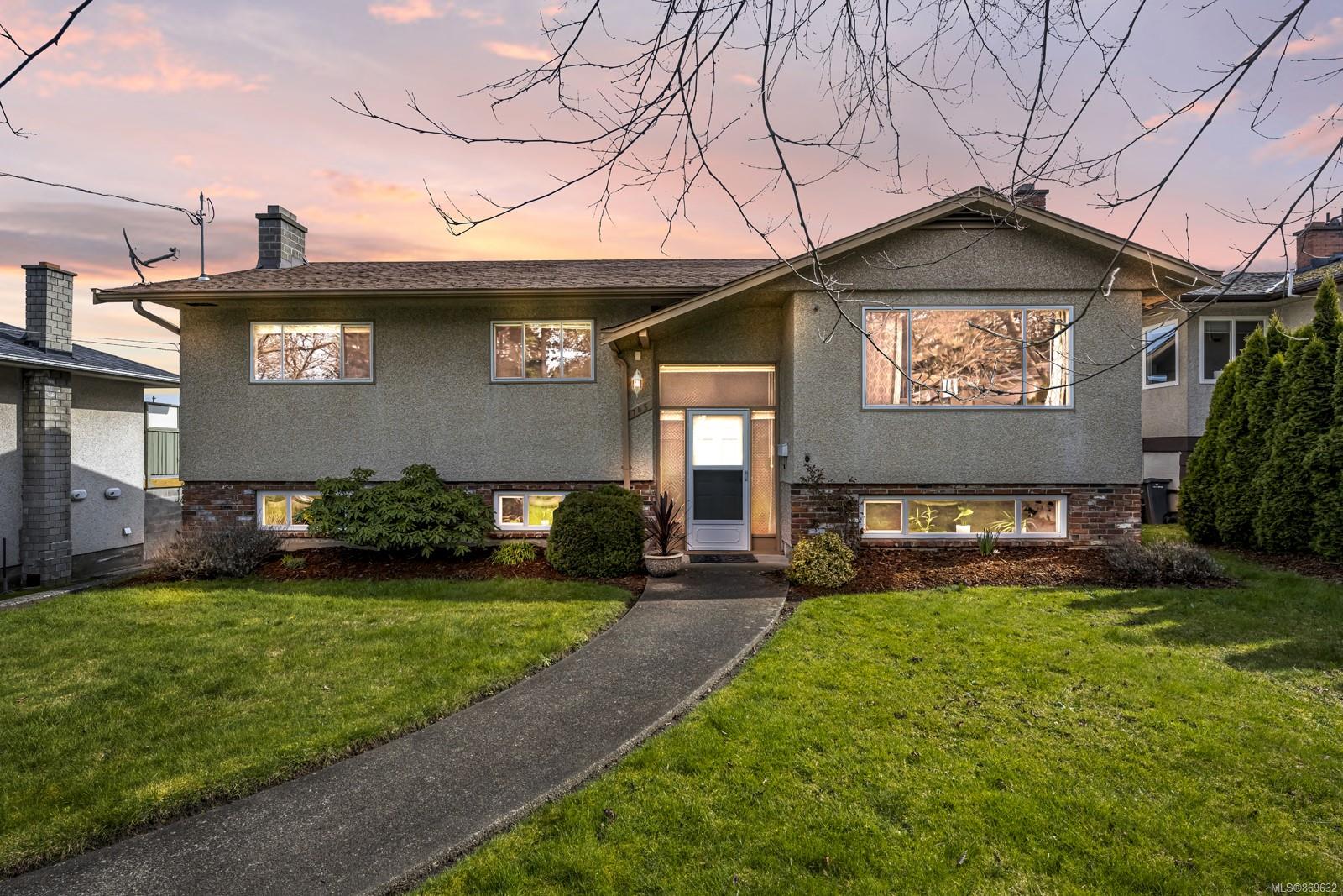 745 Porter Road, Esquimalt, BC, V9A 5W7 869632 The House Selling Group