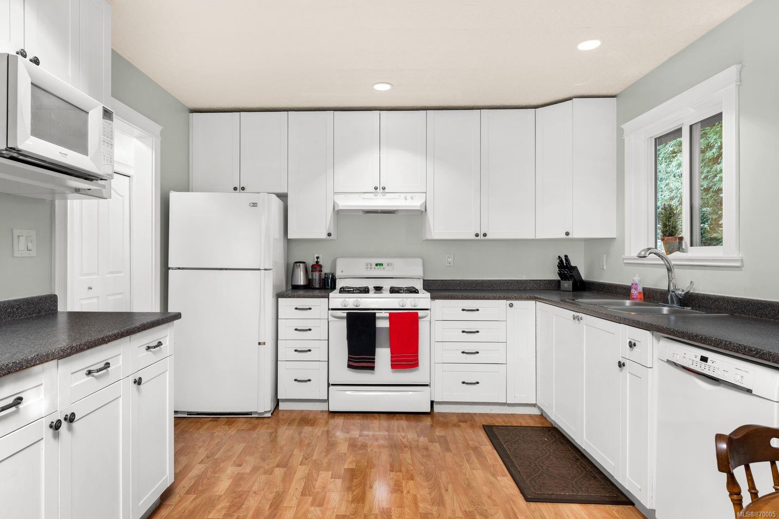 2028 Weiler Avenue, Sidney, BC, V8L 1R4 870005 Gower Smith Real