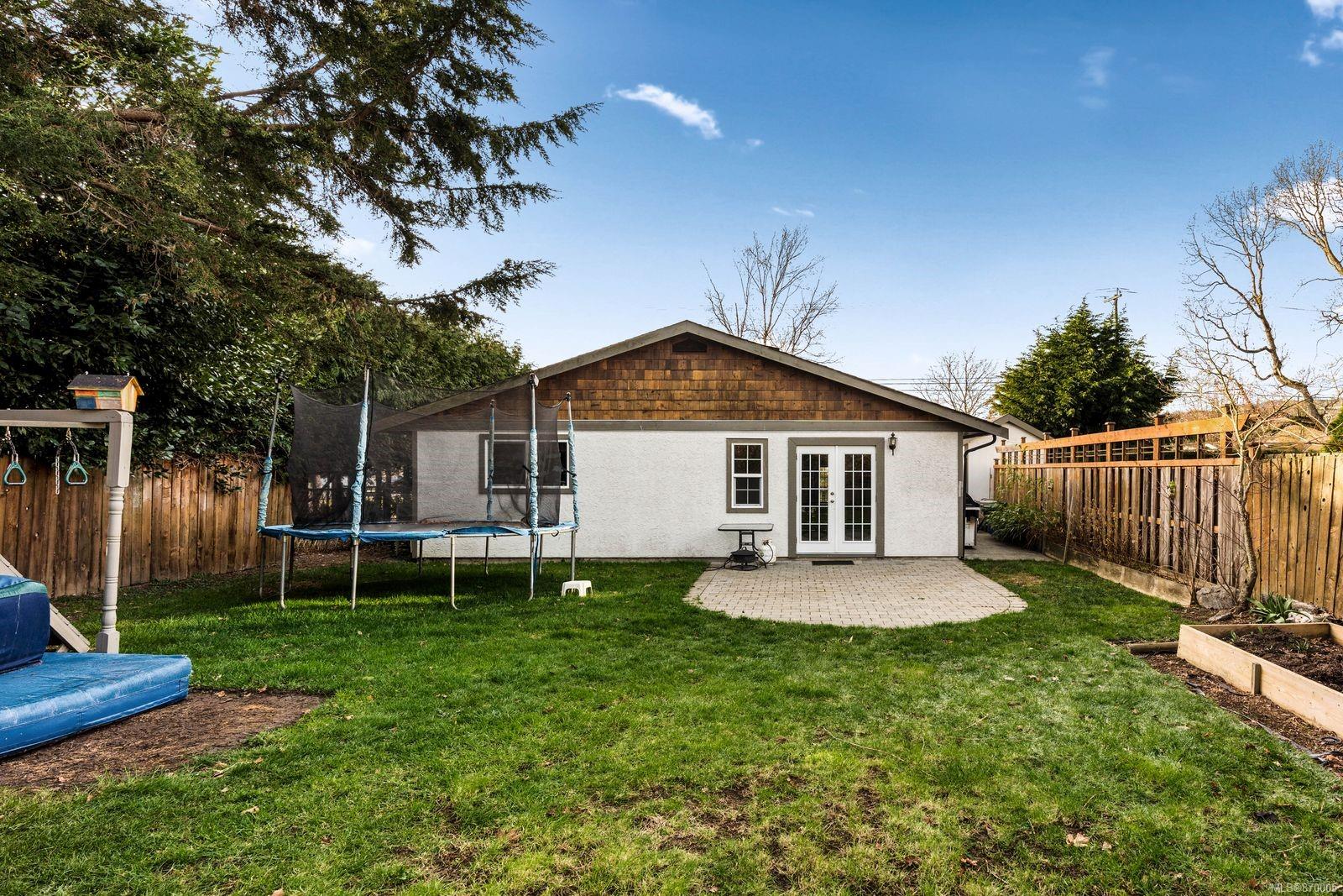 2028 Weiler Avenue, Sidney, BC, V8L 1R4 870005 Gower Smith Real