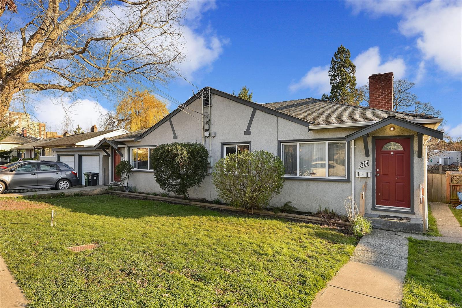 1729/1731 Bay Street, Victoria, BC, V8R 2B9 870025 Matt Loken