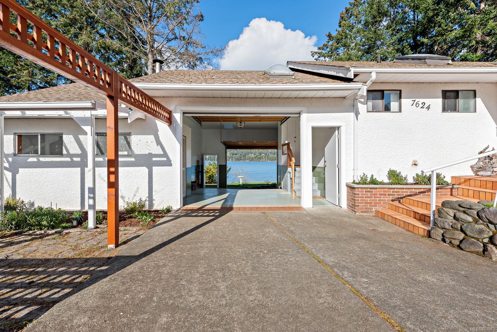 7624 Ships Point Rd, Fanny Bay, BC, V0R 1W0 870943 Sylvie Schroeder