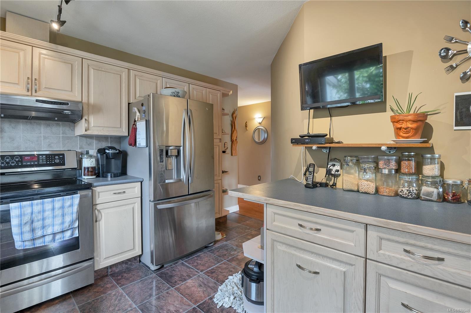 35 2055 Galerno Road, Campbell River, BC, V9W 6Z1 870948 Vanessa MonteithHird Personal