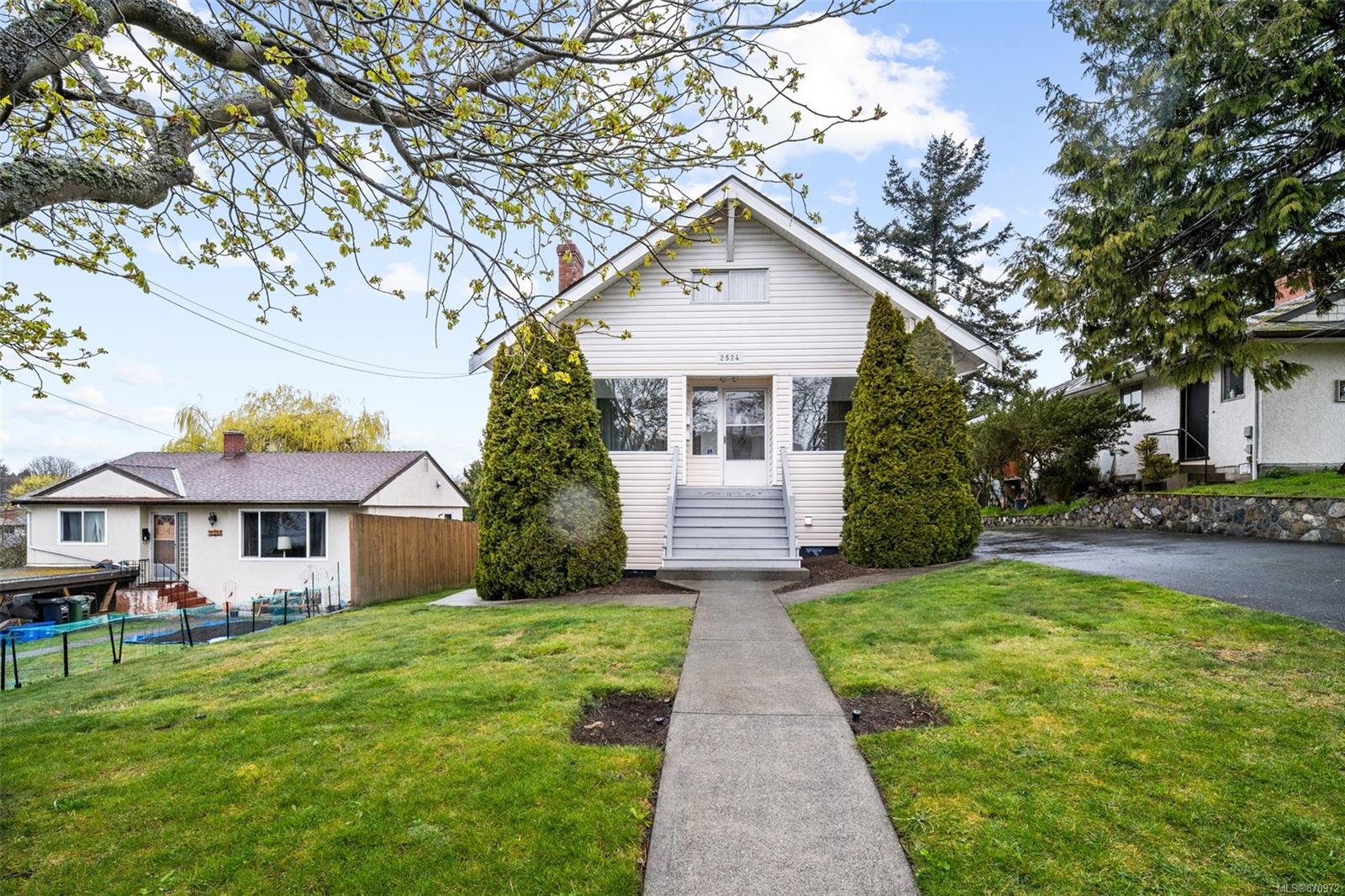 2524 Asquith Street, Victoria, BC, V8R 3Y1 870972 Andrew Maxwell