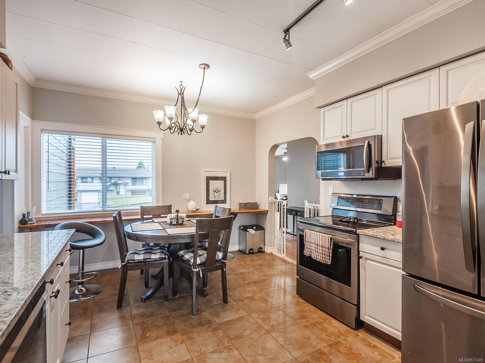 326 Roberts Street, Ladysmith, BC, V9G 1A3 871249 Carol Warkentin