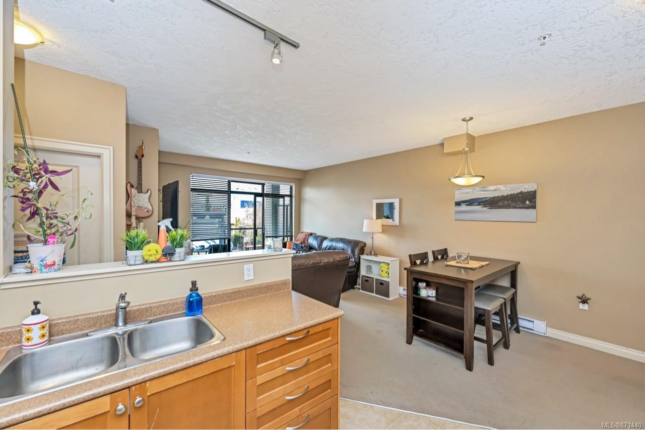 307 820 Short Street, Saanich, BC, V8X 2V6 871440 Victoria Real