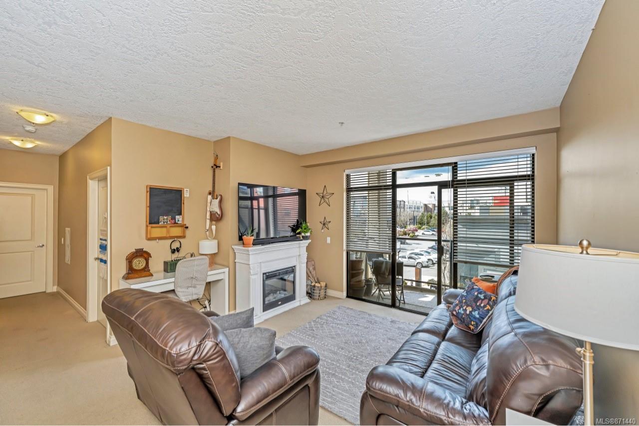 307 820 Short Street, Saanich, BC, V8X 2V6 871440 Victoria Real