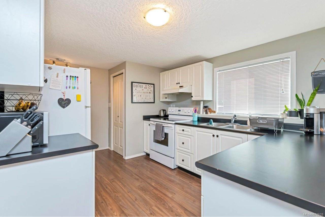 4266 Wilkinson Road, Saanich, BC, V8Z 5B5 871918 Victoria Real