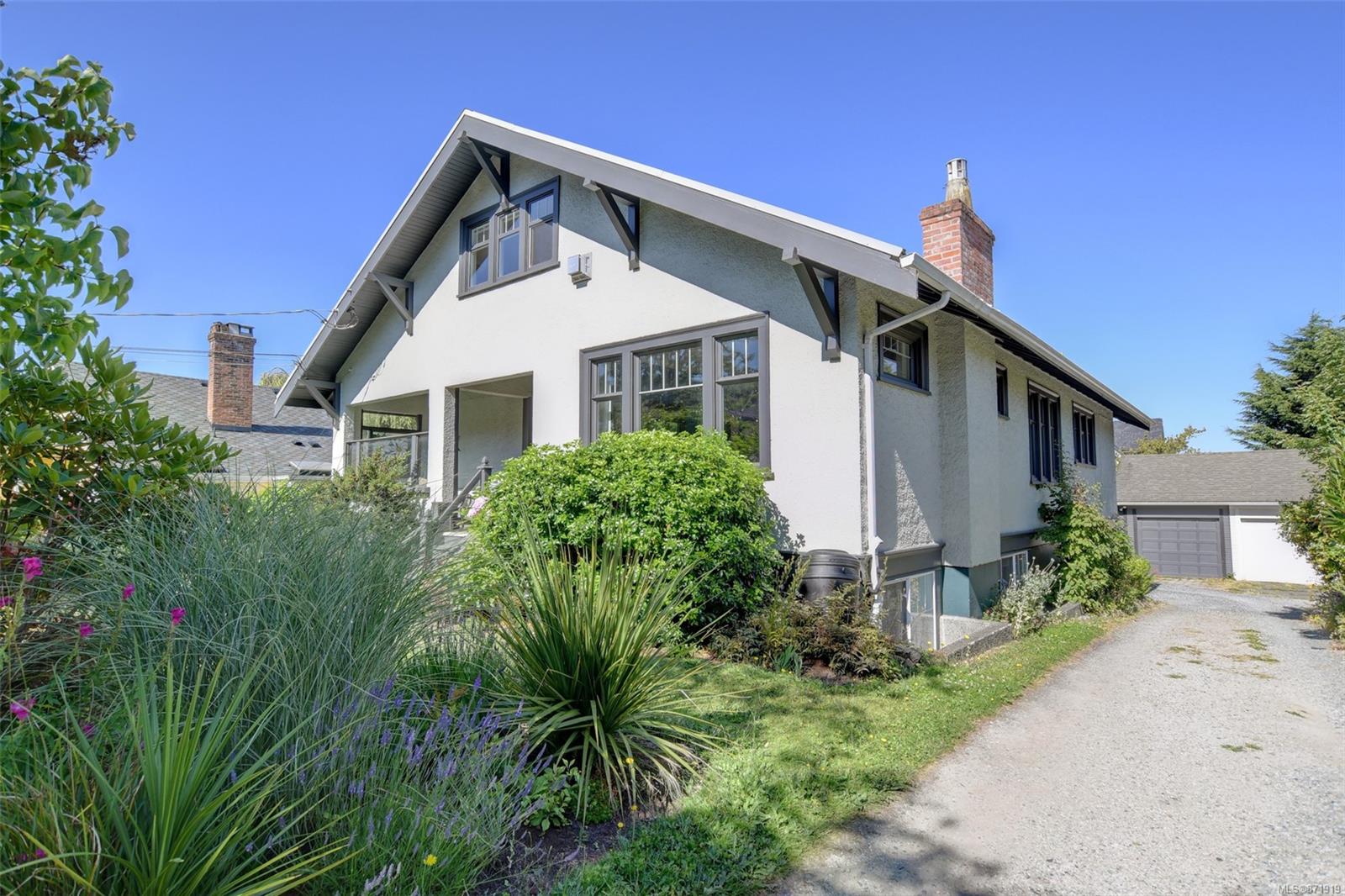 222/224 St. Andrews Street, Victoria, BC, V8V 2N2 871919 Broker