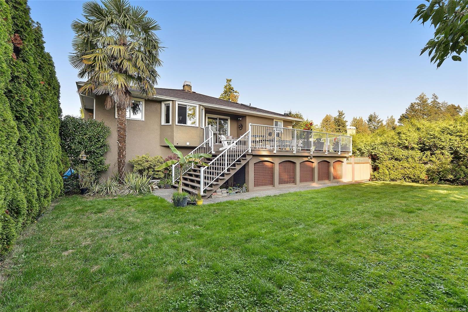 755 Haliburton Road, Saanich, BC, V8Y 1H7 872345 Miles Takacs