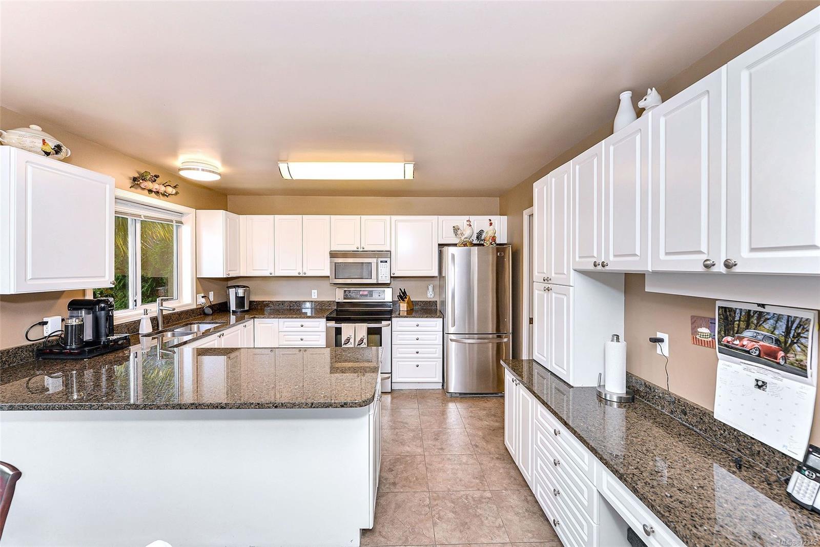 755 Haliburton Road, Saanich, BC, V8Y 1H7 872345 Miles Takacs