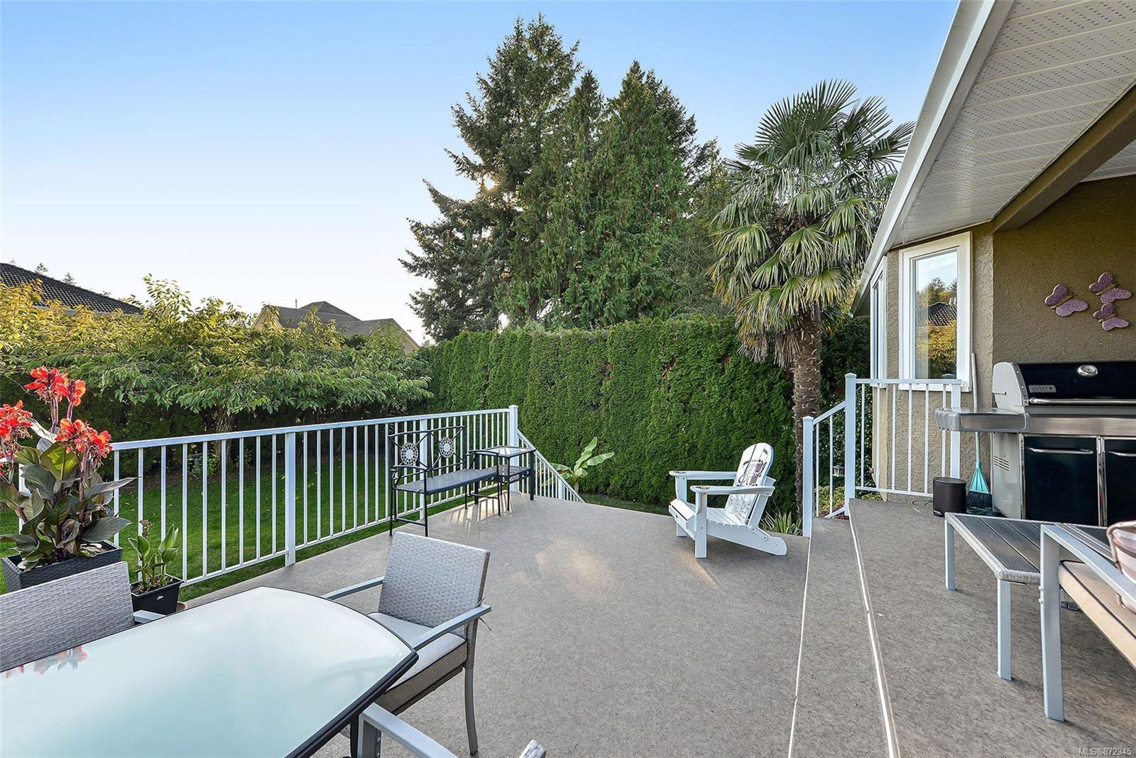 755 Haliburton Road, Saanich, BC, V8Y 1H7 872345 Miles Takacs