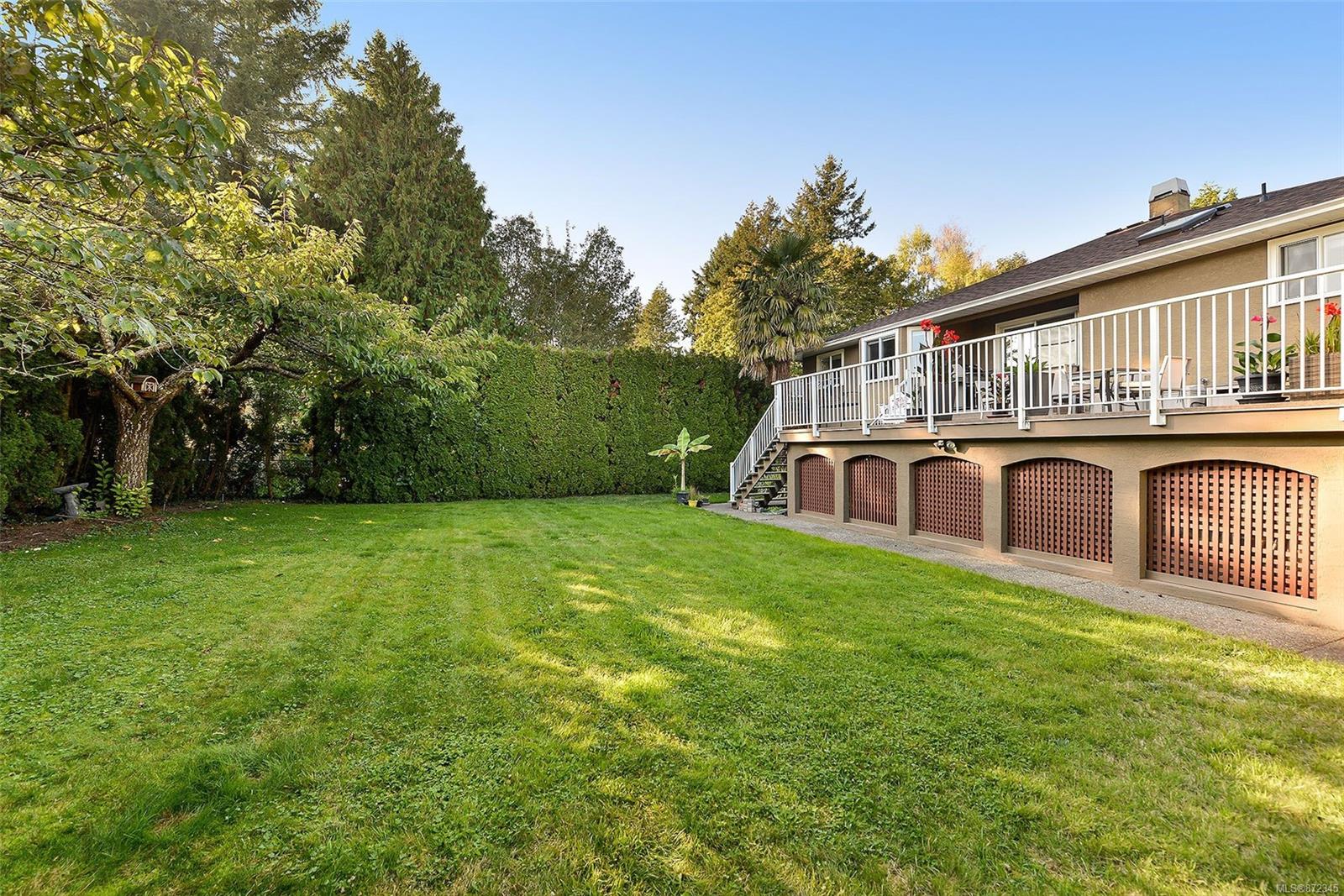 755 Haliburton Road, Saanich, BC, V8Y 1H7 872345 Miles Takacs