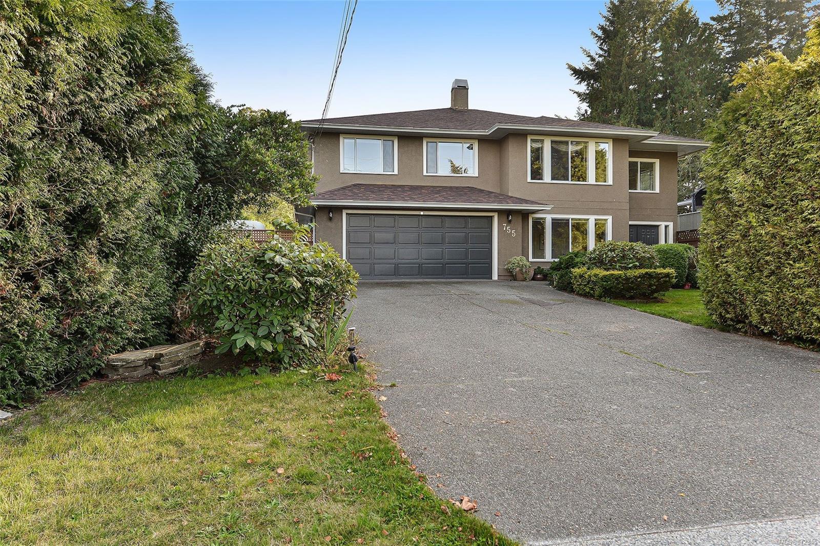 755 Haliburton Road, Saanich, BC, V8Y 1H7 872345 Miles Takacs
