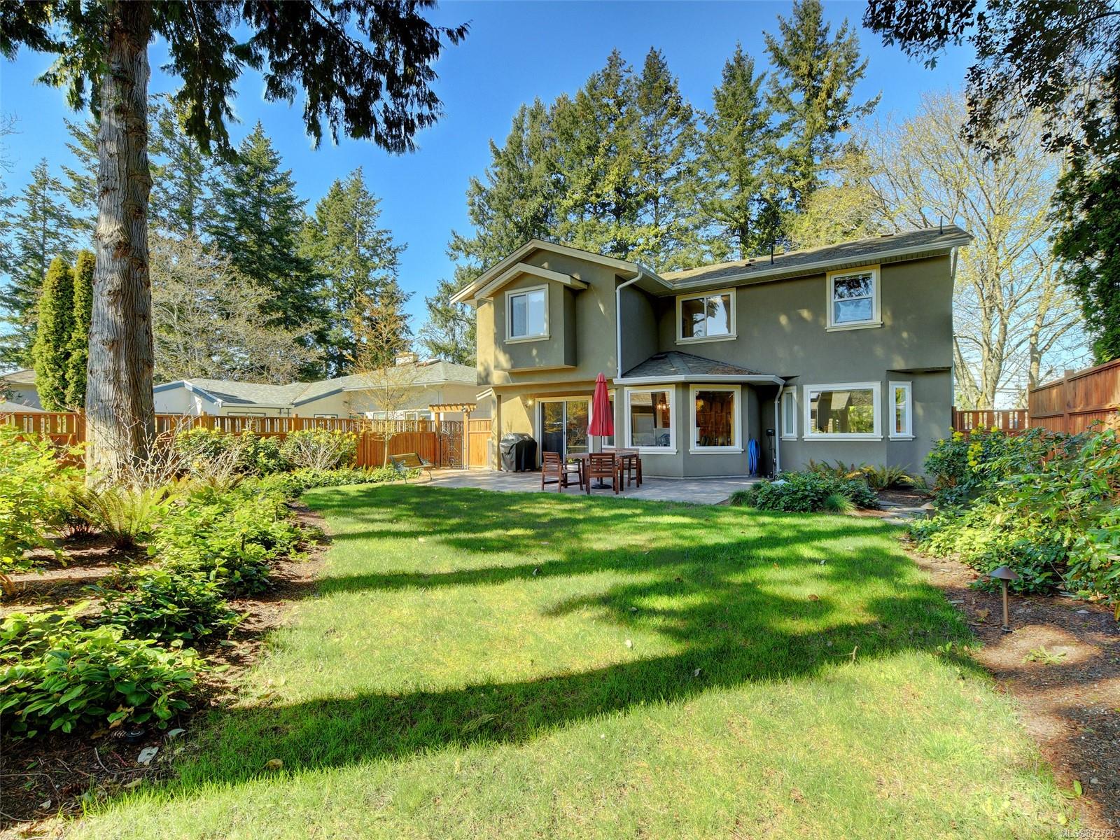 747 Haliburton Road, Saanich, BC, V8Y 1H7 872726 Miles Takacs