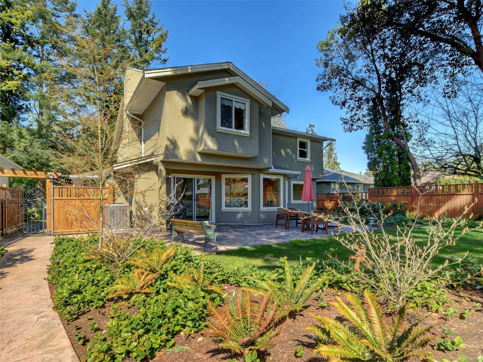 747 Haliburton Road, Saanich, BC, V8Y 1H7 872726 Miles Takacs