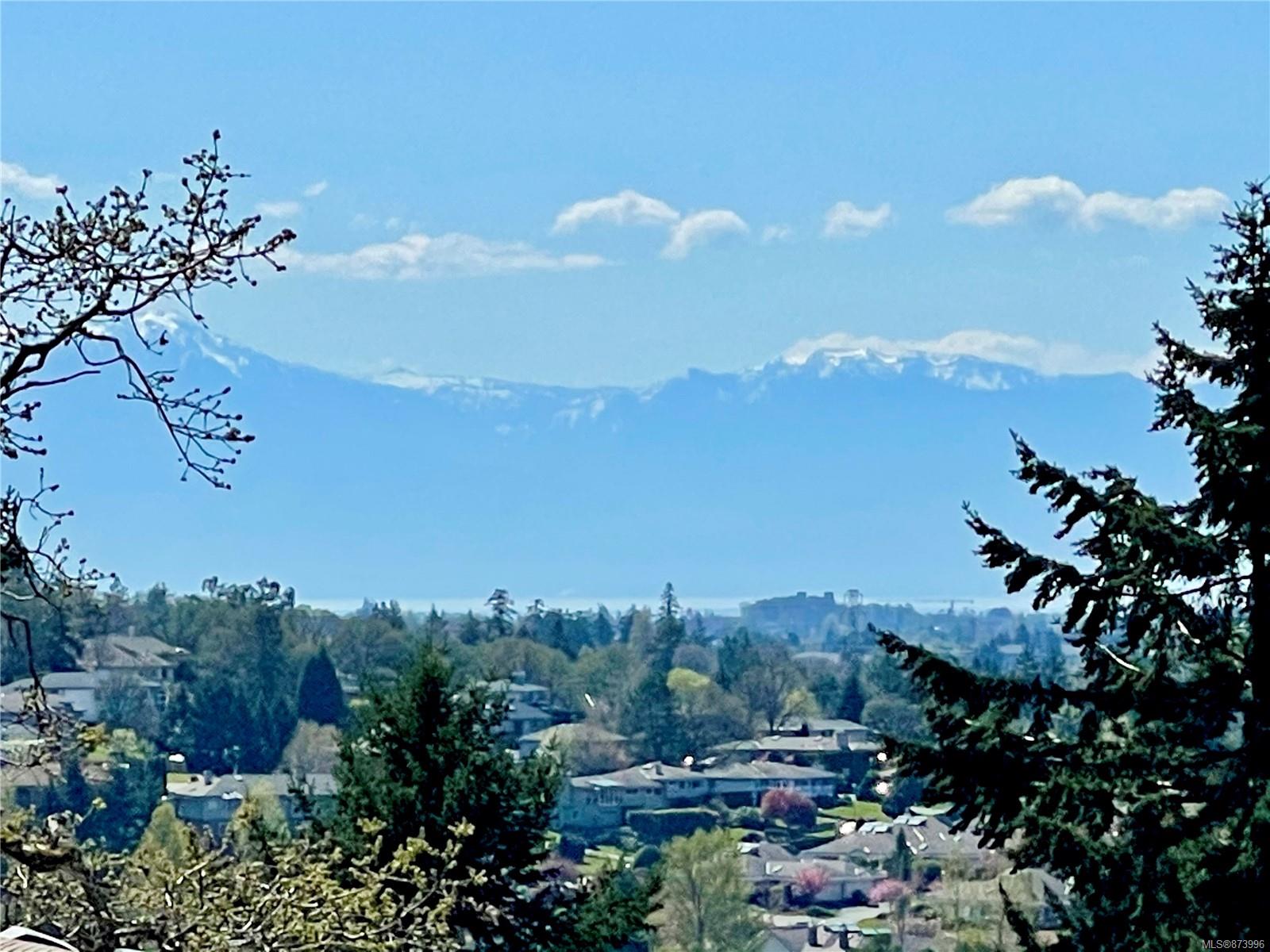 38 901 Kentwood Lane, Saanich, BC, V8Y 2Y7 873996 McMullen Homes Team