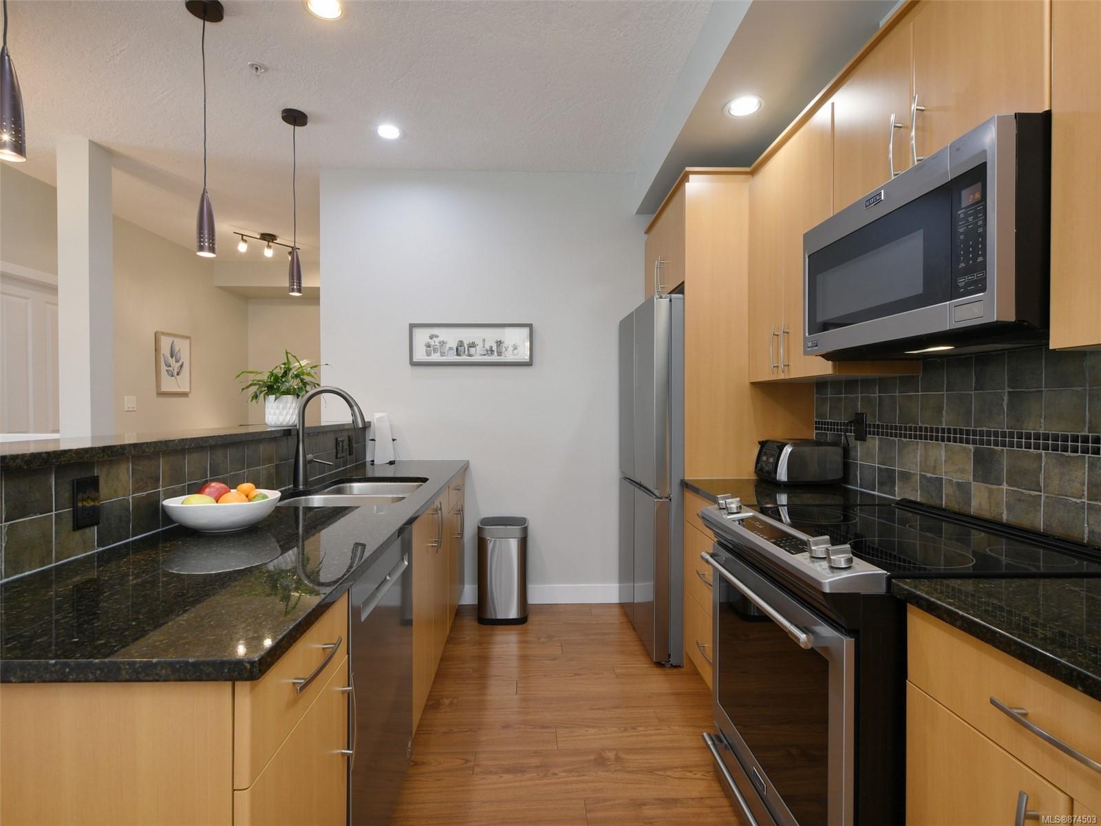 305 623 Treanor Avenue, Langford, BC, V9B 0B1 874503 Victoria Real