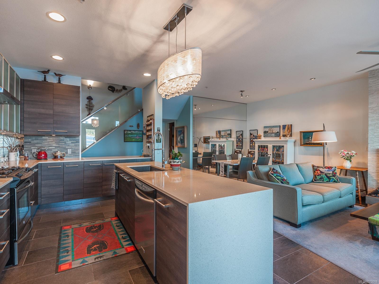 TH13 38 Front Street, Nanaimo, BC, V9R 0B8 875018 Susan McGougan