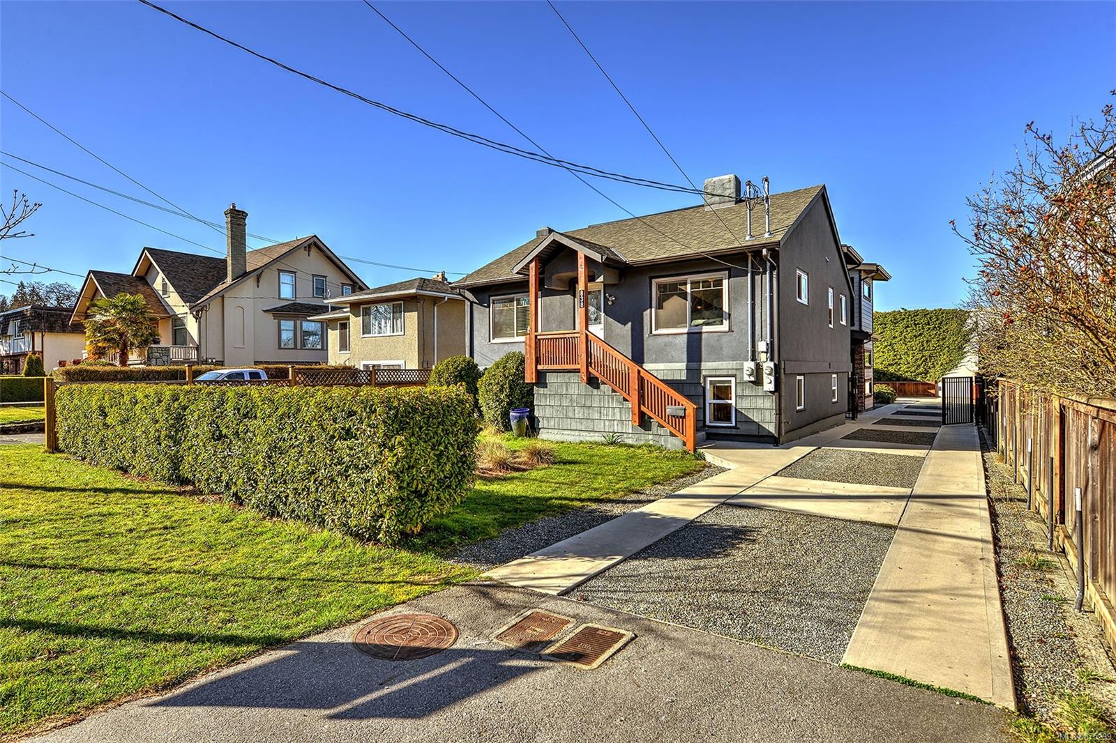 838/838A Old Esquimalt Road, Esquimalt, BC, V9A 4X1 875299 Rick