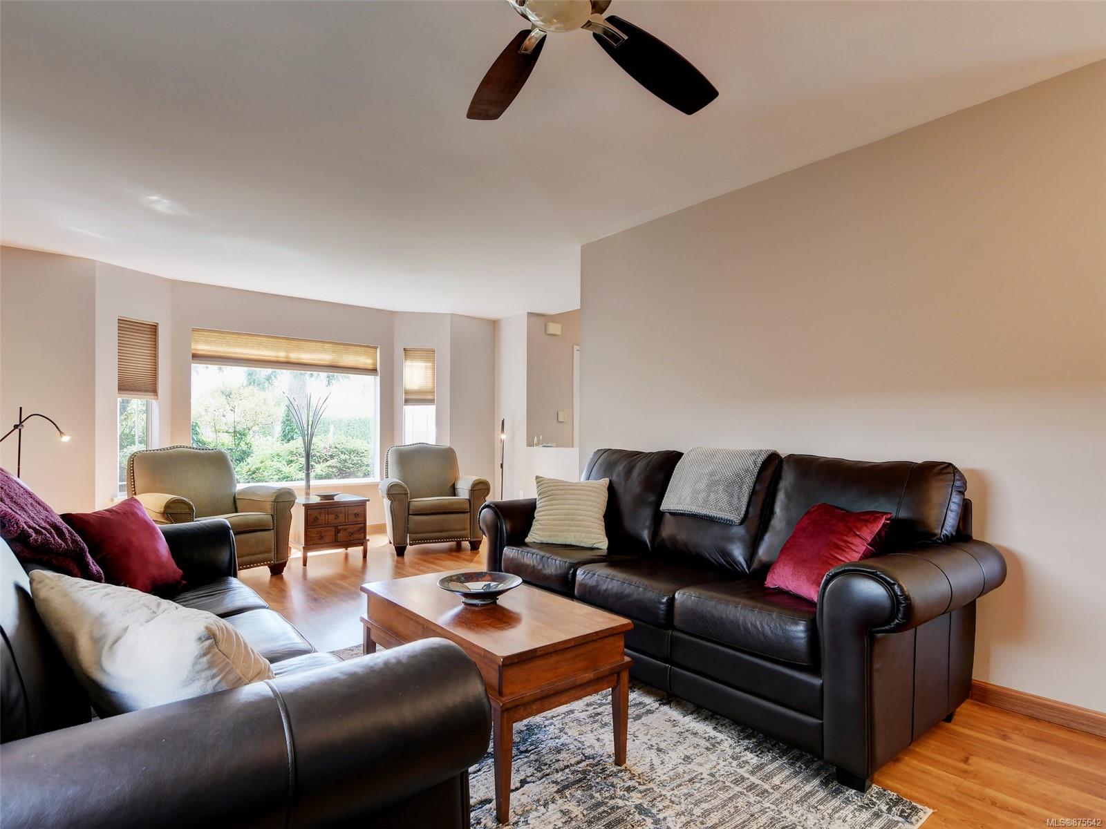 472 Constance Avenue, Esquimalt, BC, V9A 6N3 875642 McMullen Homes Team