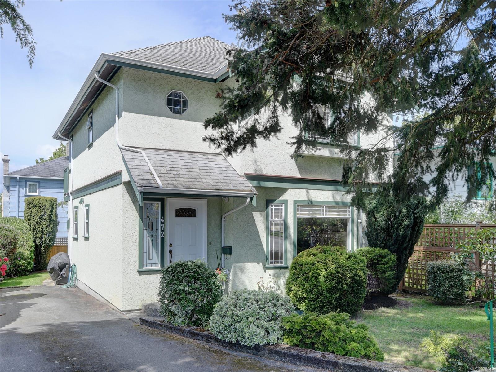 472 Constance Avenue, Esquimalt, BC, V9A 6N3 875642 McMullen Homes Team