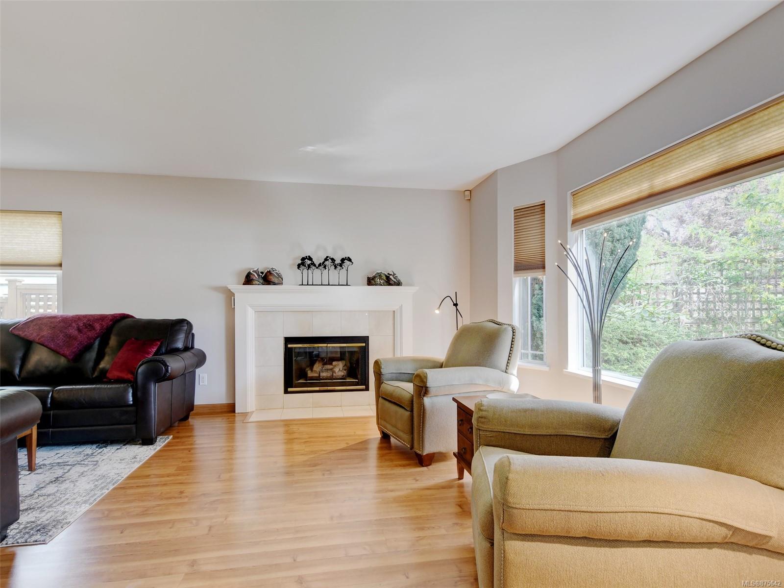 472 Constance Avenue, Esquimalt, BC, V9A 6N3 875642 McMullen Homes Team