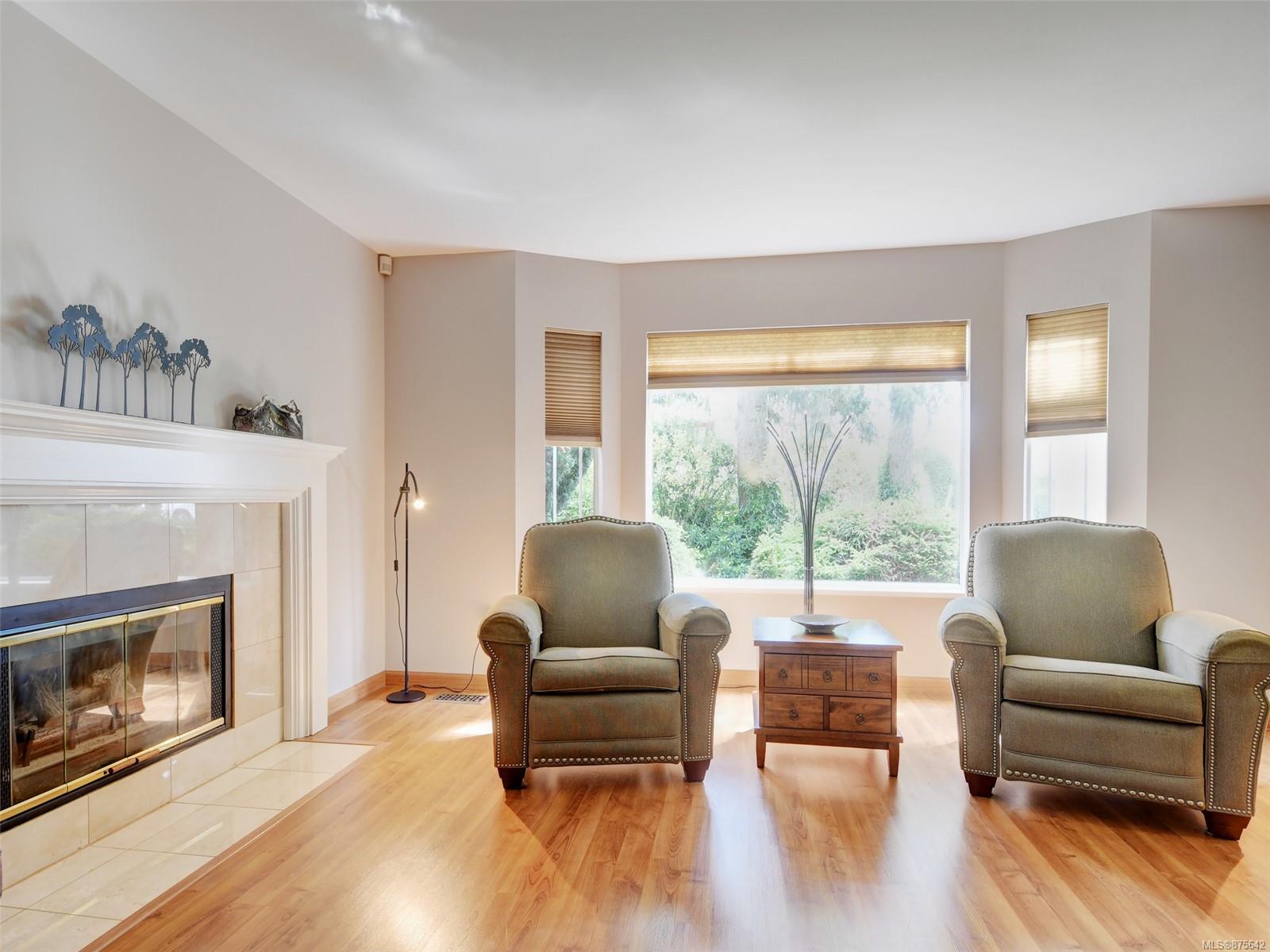 472 Constance Avenue, Esquimalt, BC, V9A 6N3 875642 McMullen Homes Team