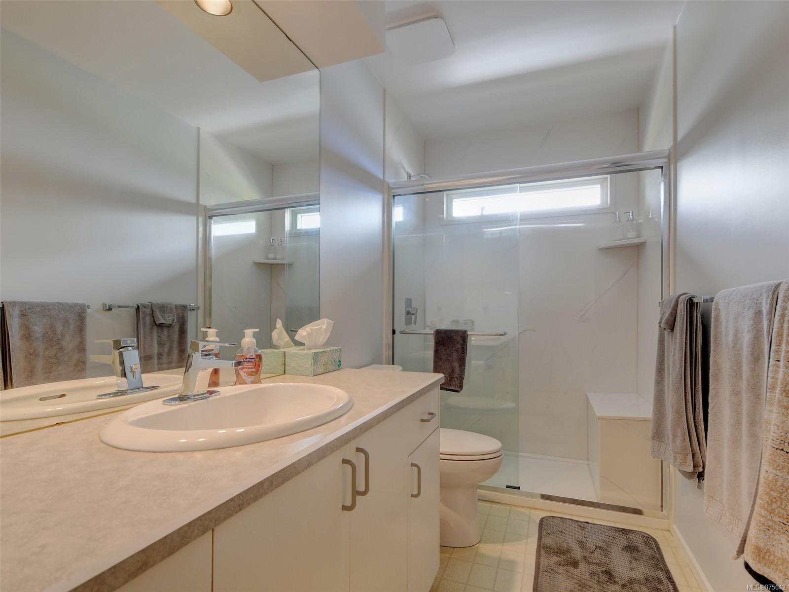 472 Constance Avenue, Esquimalt, BC, V9A 6N3 875642 McMullen Homes Team