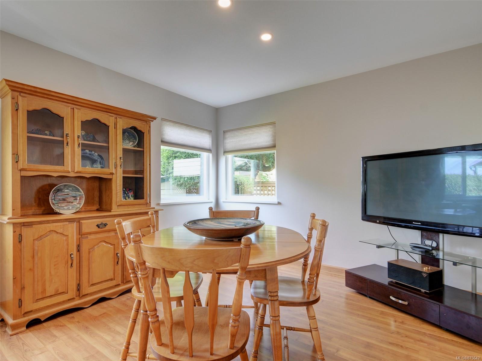 472 Constance Avenue, Esquimalt, BC, V9A 6N3 875642 McMullen Homes Team