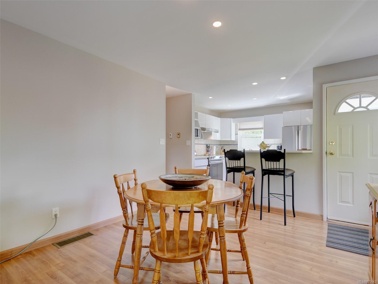 472 Constance Avenue, Esquimalt, BC, V9A 6N3 875642 McMullen Homes Team