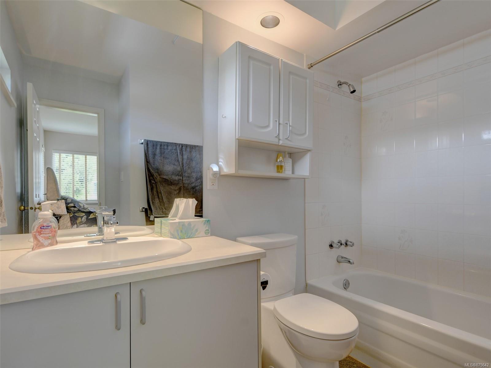 472 Constance Avenue, Esquimalt, BC, V9A 6N3 875642 McMullen Homes Team