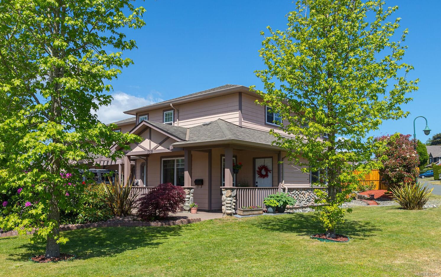 758 Blackberry Road, Saanich, BC, V8X 5J3 876346 The House Selling