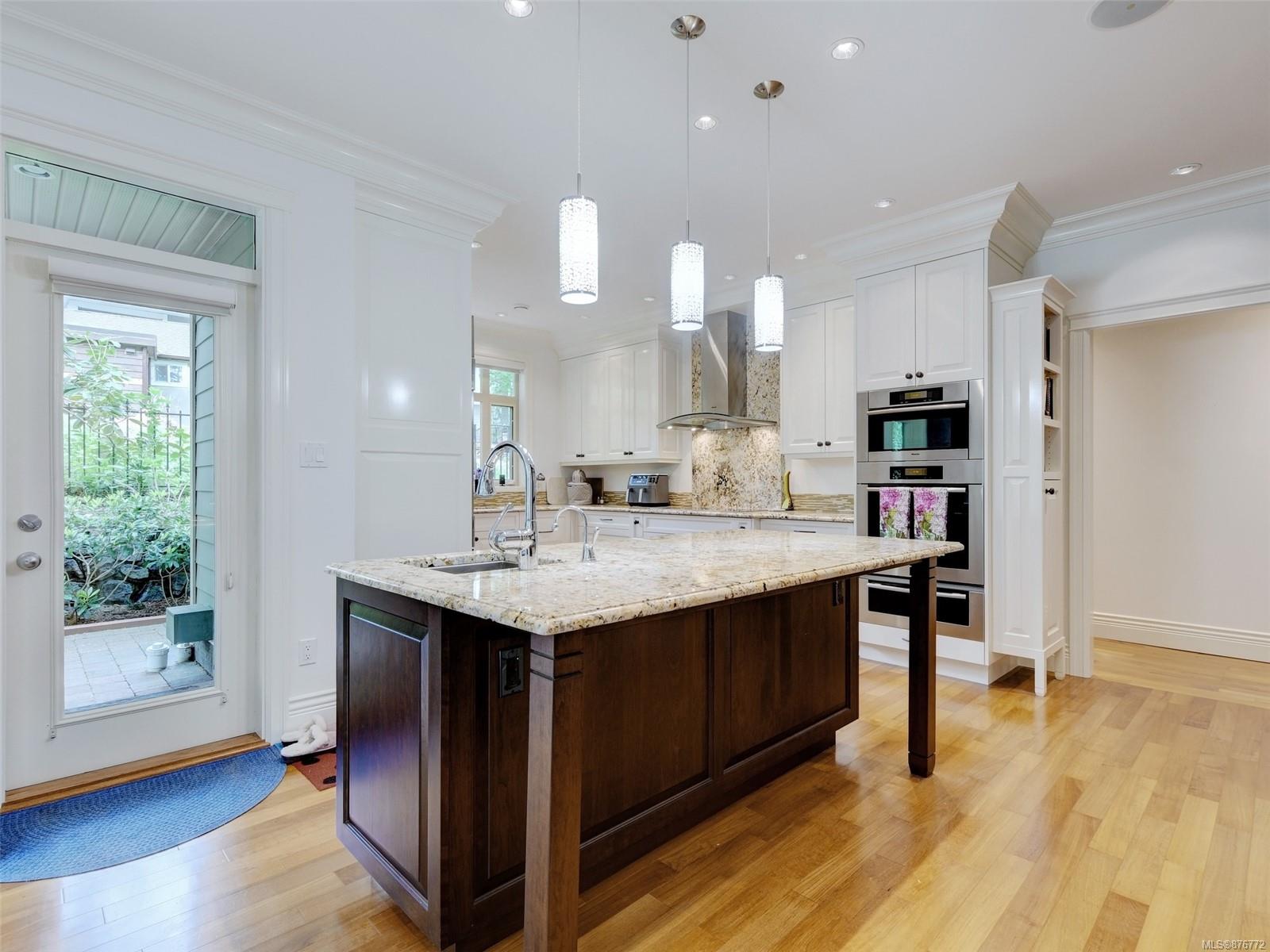 813 Sayward Road, Saanich, BC, V8Y 1R5 876772 McMullen Homes Team