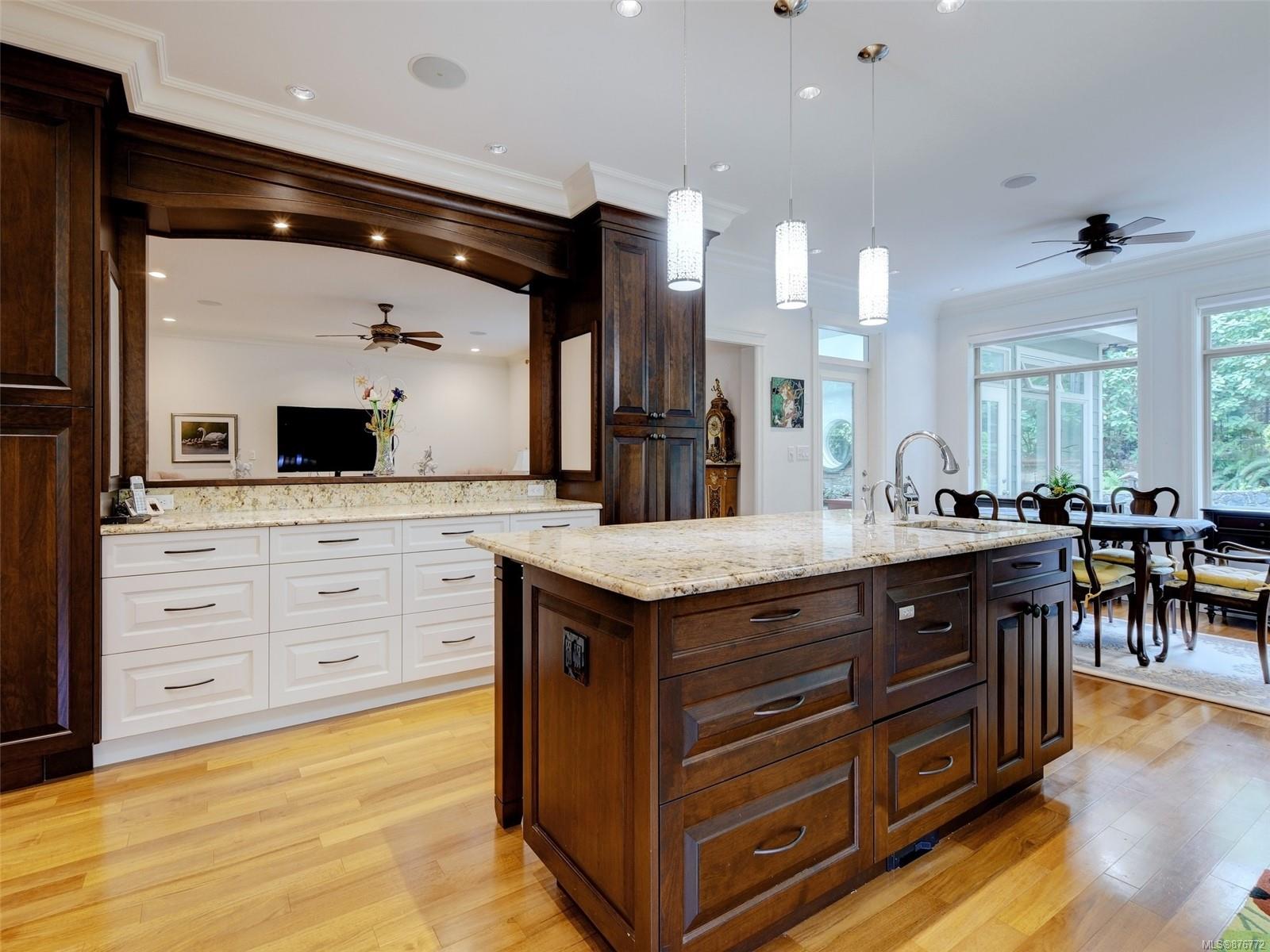 813 Sayward Road, Saanich, BC, V8Y 1R5 876772 McMullen Homes Team