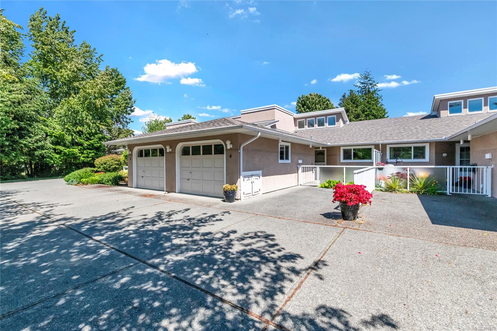 4 3049 Brittany Drive, Colwood, BC, V9B 5P8 876972 Ross Casey