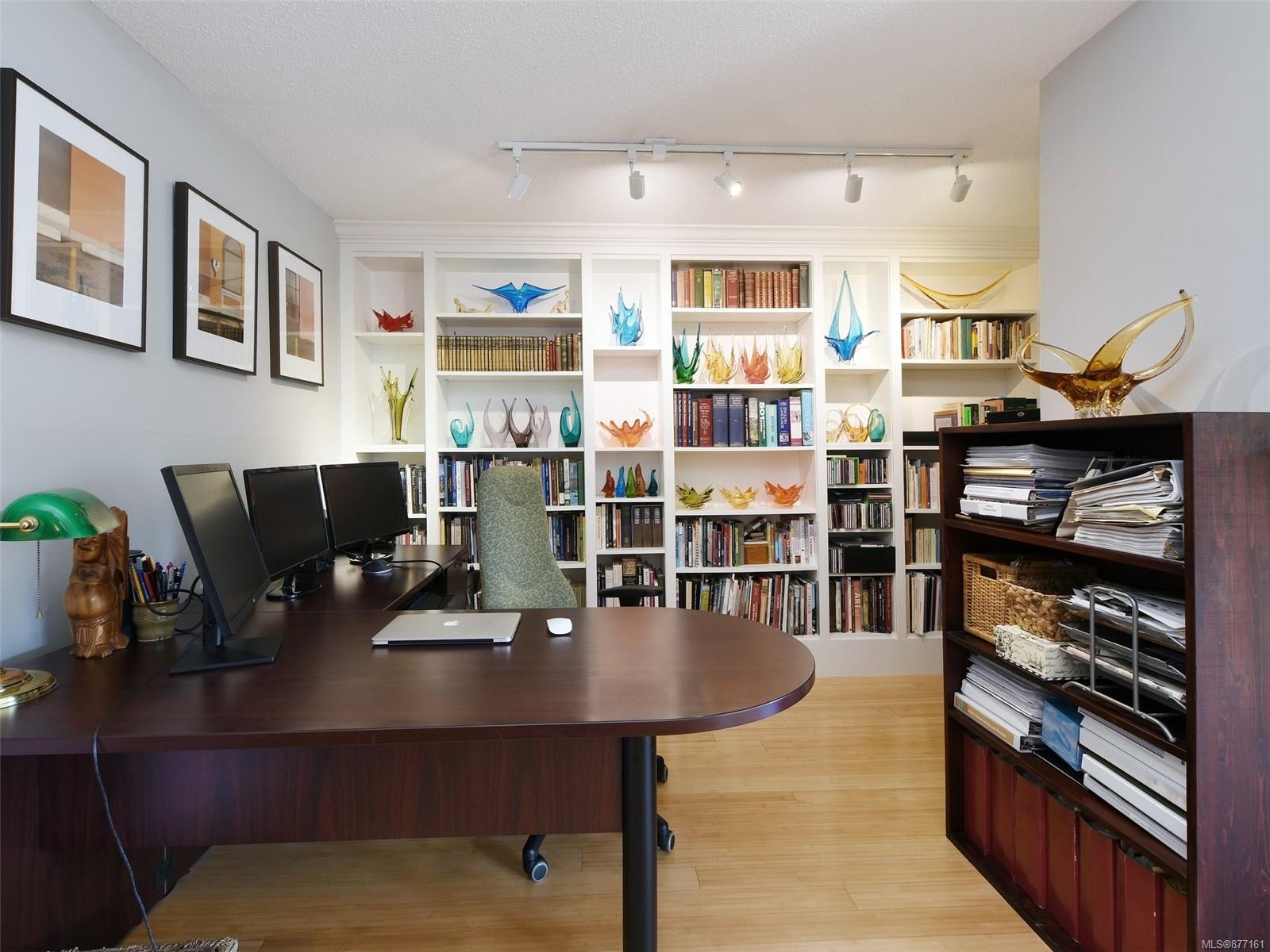 29 416 Dallas Road, Victoria, BC, V8V 1A9 877161 David Brown Personal Real Estate Corporation