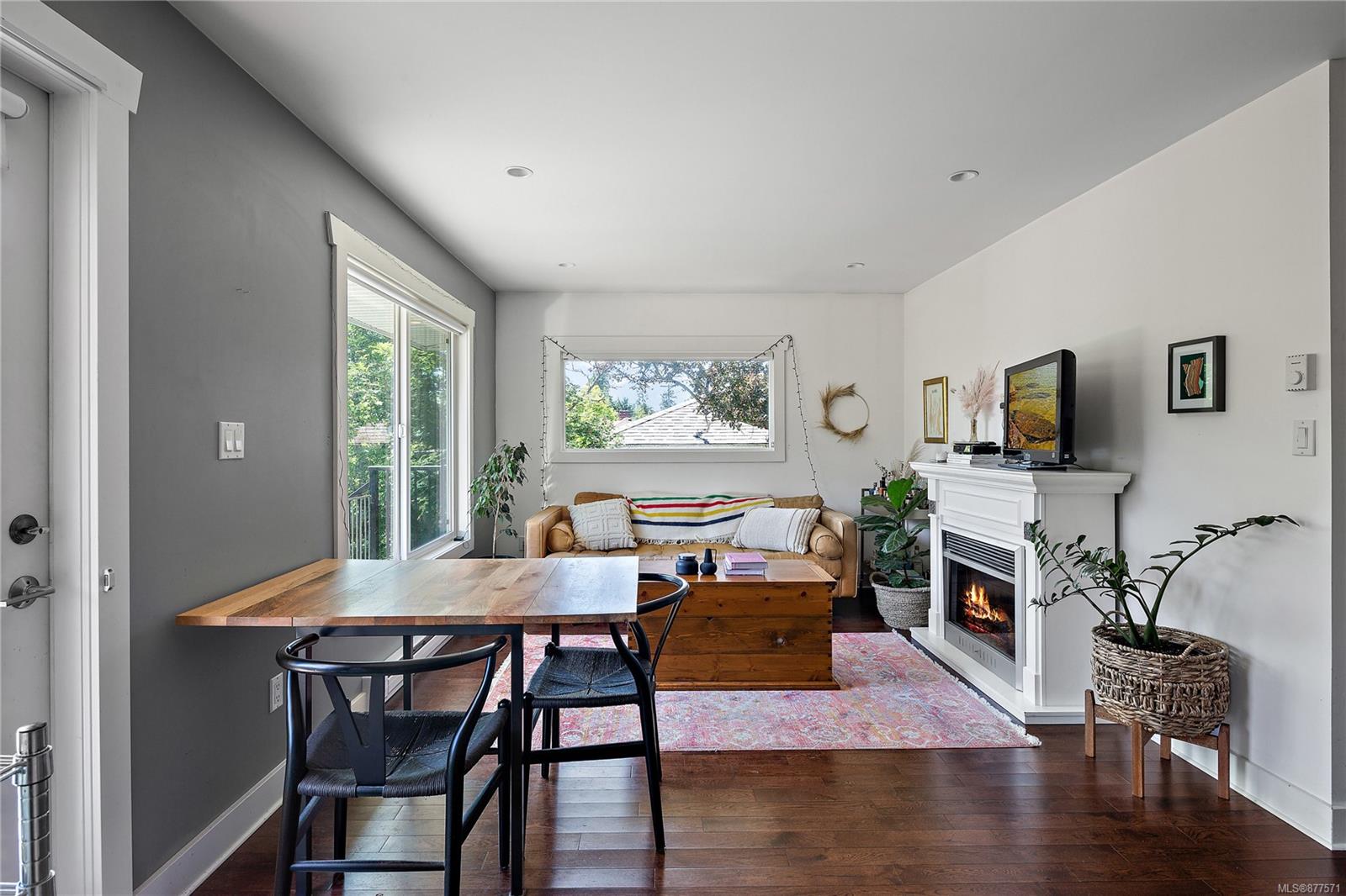 1953 Richardson Street, Victoria, BC, V8S 1S5 877571 Robin Cushing